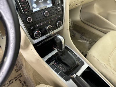 2012 Volkswagen Passat TDI SE w/Sunroof/Nav
