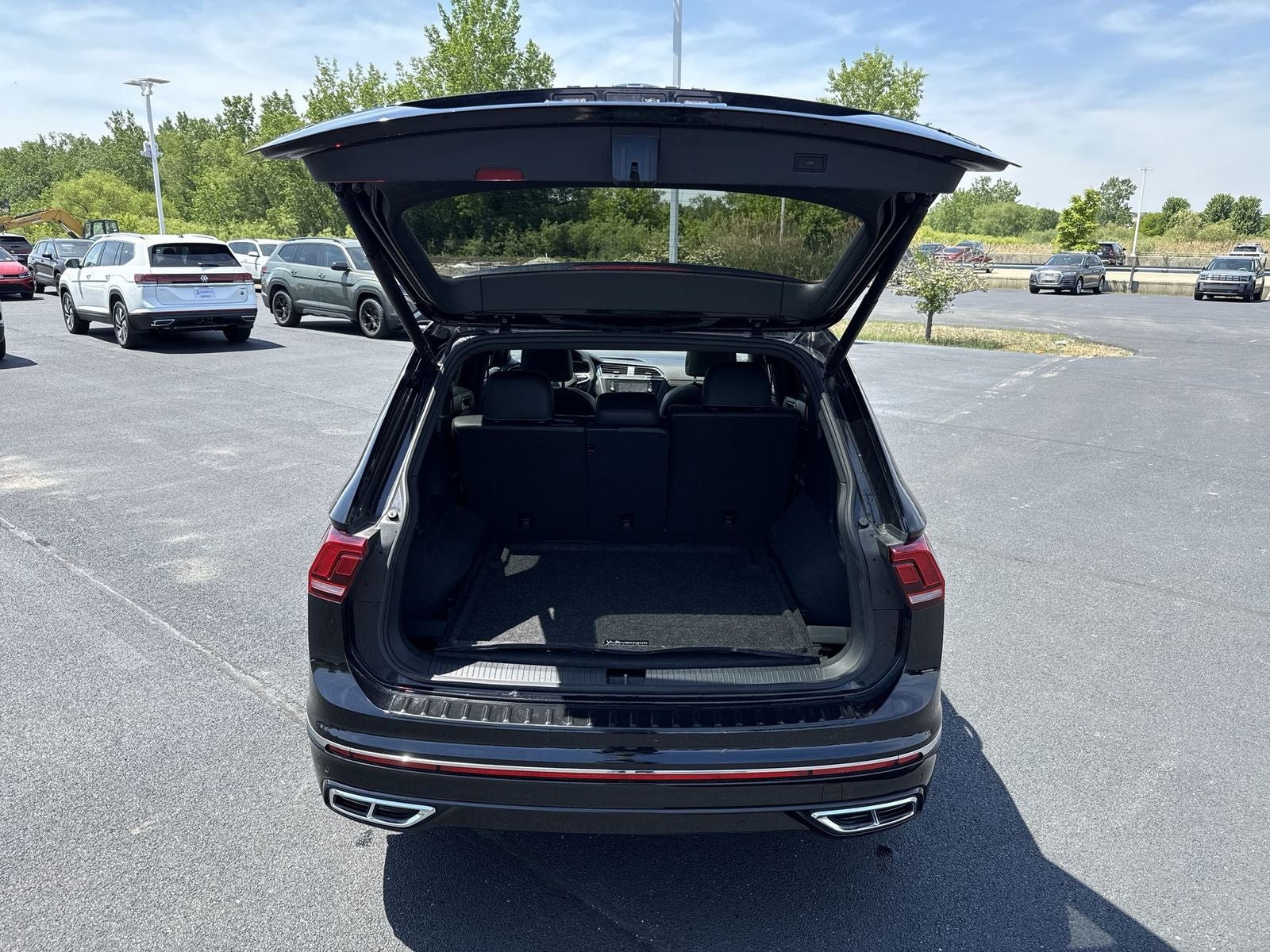 2024 Volkswagen Tiguan 2.0T SEL R-Line