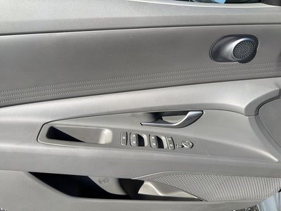 2023 Hyundai Elantra SE