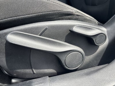 2017 Chrysler 200 LX