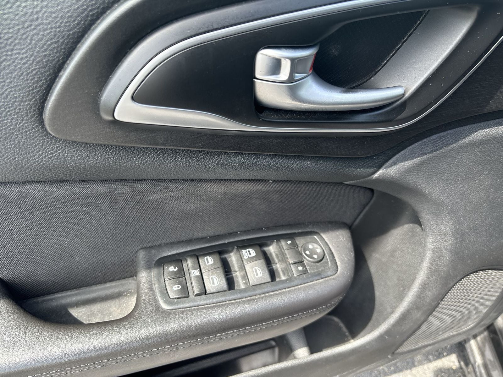 2017 Chrysler 200 LX