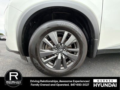 2022 Nissan Pathfinder SV