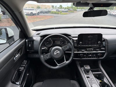 2022 Nissan Pathfinder SV