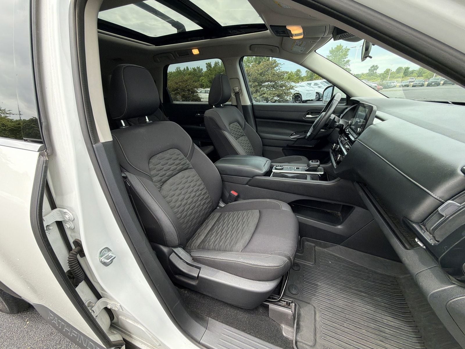 2022 Nissan Pathfinder SV