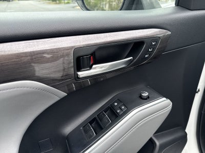 2022 Toyota Highlander Platinum