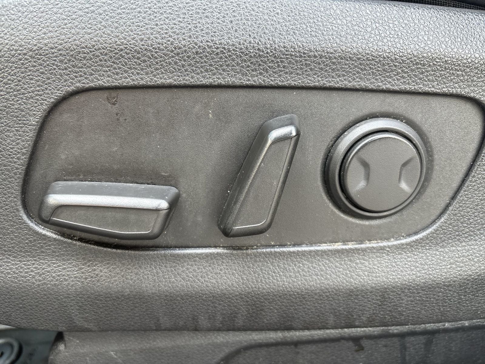 2023 Kia Carnival LX Seat Package
