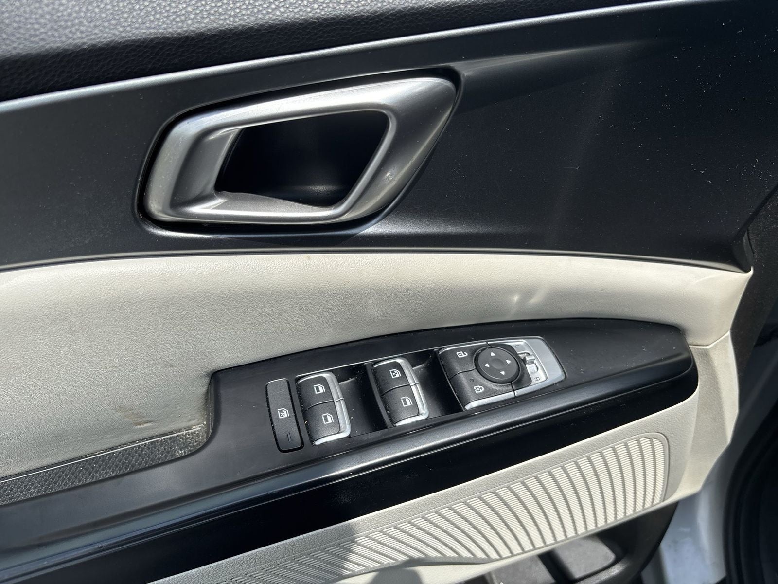 2023 Kia Carnival LX Seat Package