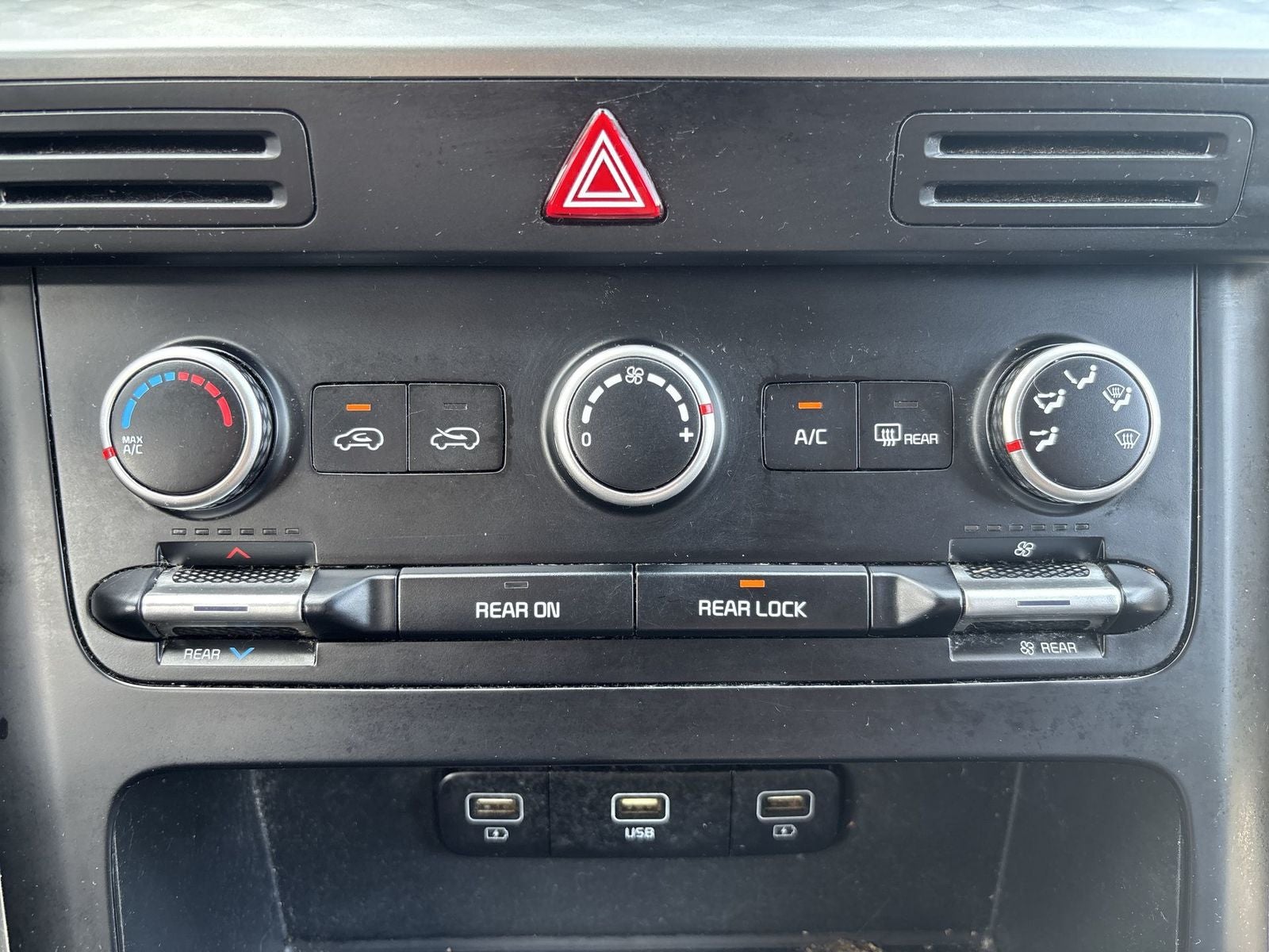 2023 Kia Carnival LX Seat Package
