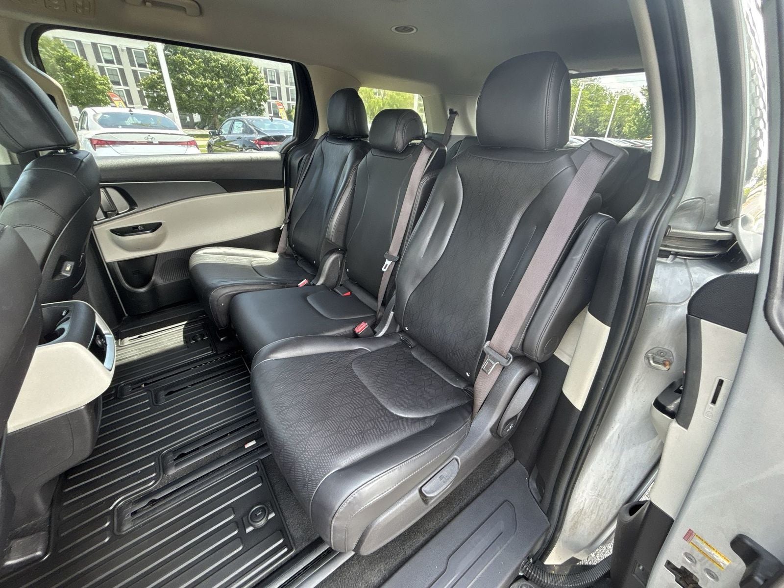 2023 Kia Carnival LX Seat Package