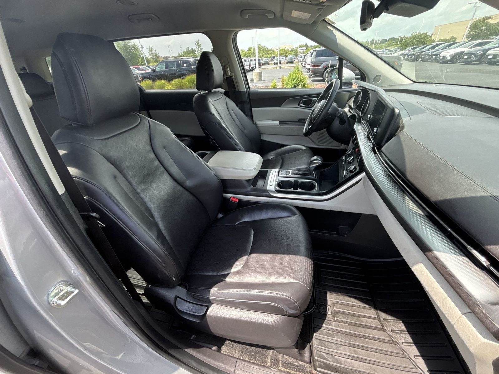 2023 Kia Carnival LX Seat Package