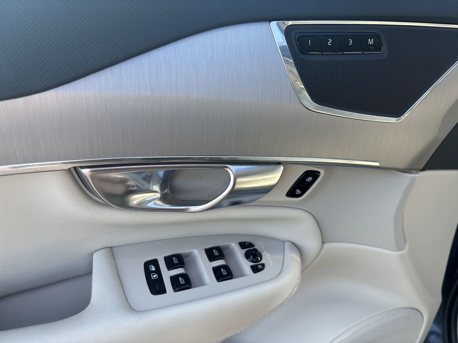2023 Volvo XC90 B5 Core