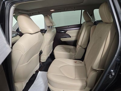 2022 Toyota Highlander Platinum