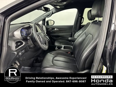 2025 Chrysler Pacifica Select