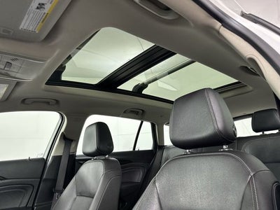 2019 Buick Regal TourX Essence