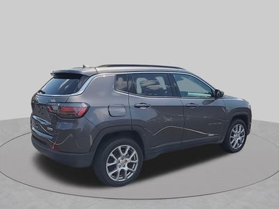 2022 Jeep Compass Latitude Lux