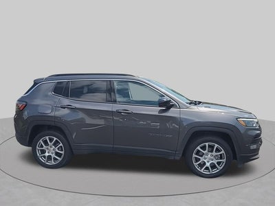 2022 Jeep Compass Latitude Lux