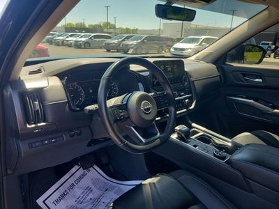 2023 Nissan Pathfinder SL