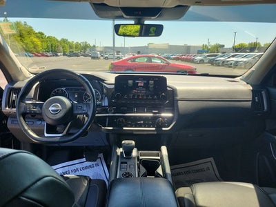 2023 Nissan Pathfinder SL
