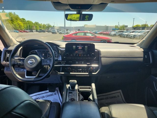 2023 Nissan Pathfinder SL