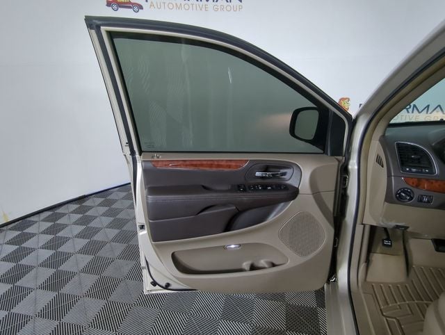 2013 Chrysler Town & Country Touring