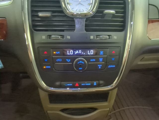 2013 Chrysler Town & Country Touring