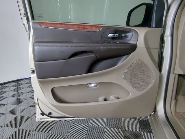 2013 Chrysler Town & Country Touring