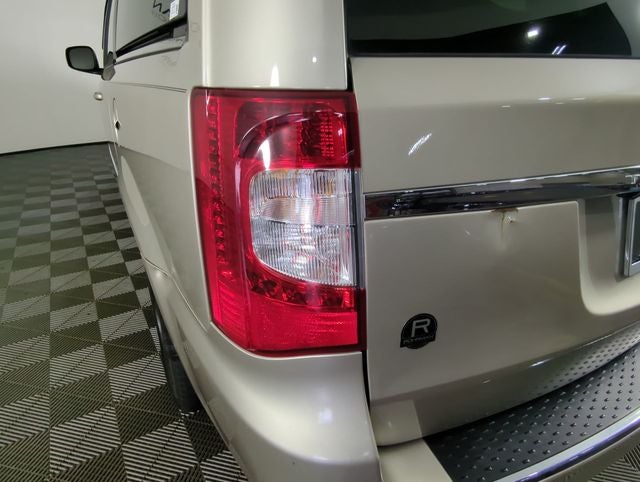 2013 Chrysler Town & Country Touring