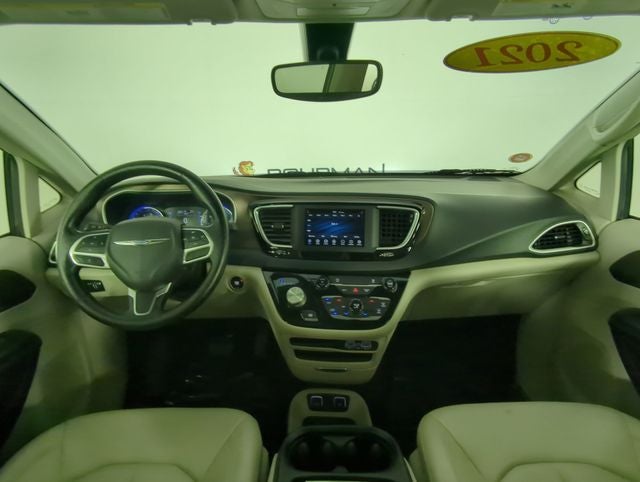 2021 Chrysler Voyager LXI