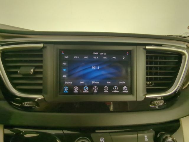 2021 Chrysler Voyager LXI