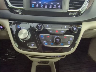 2021 Chrysler Voyager LXI