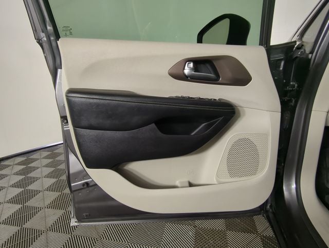 2021 Chrysler Voyager LXI