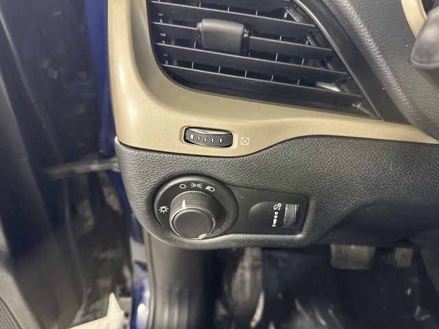 2016 Jeep Cherokee Sport