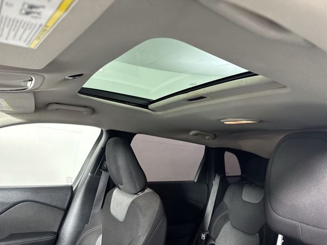 2016 Jeep Cherokee Sport